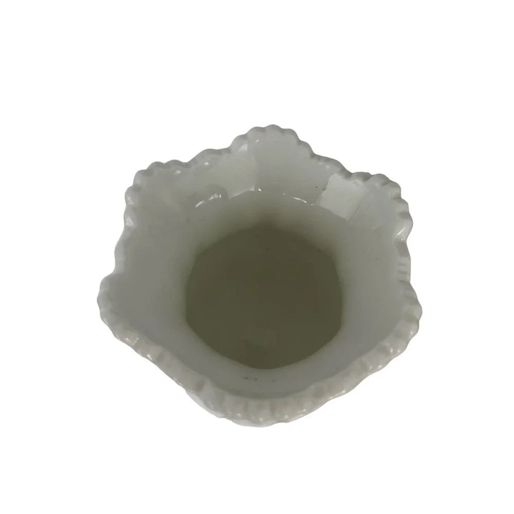 Westmoreland milk glass pedestal vase blue flower quilt‎ patten vintage